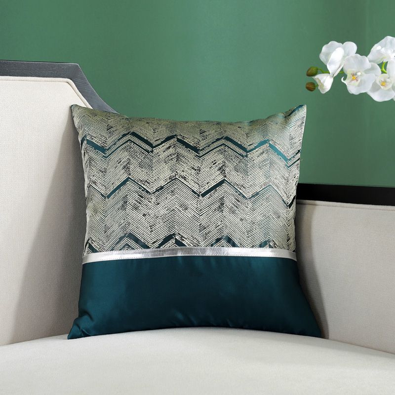 The light luxury leather sofa cushions are simple and modern. The headboard of the living room has a large waist cushion. The pillow cover on the bed has no core Item Picture