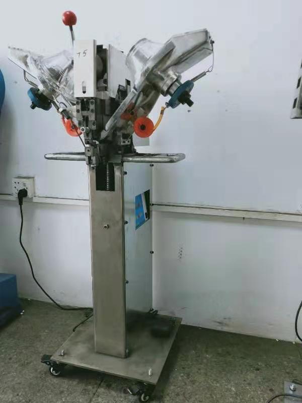 Four-in-one buckle machine details Picture