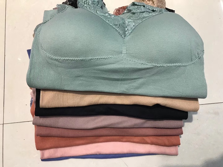 A large-sized summer bra with a slimming belly and a beautiful back, a halter top, is a popular online hit. It can be worn inside with a thin base layer and is a long bra that doesn't need to be worn Specification image