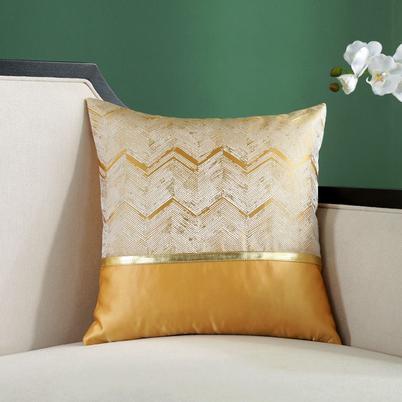 The light luxury leather sofa cushions are simple and modern. The headboard of the living room has a large waist cushion. The pillow cover on the bed has no core Application Scenario