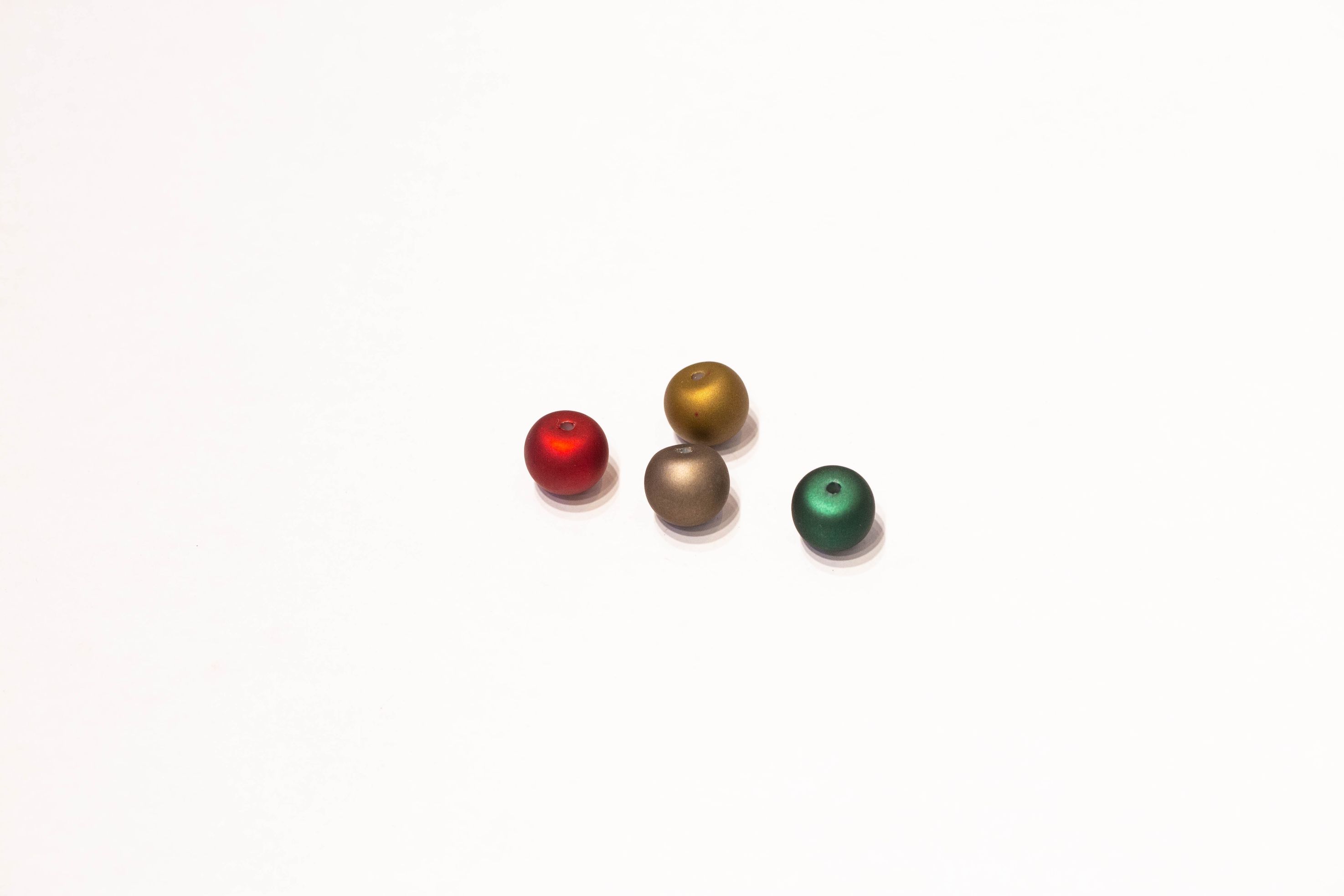 Factory direct sales of rubber painted straight hole steamed bun bead headwear accessories, new Korean version striped headstring accessories and beads wholesale