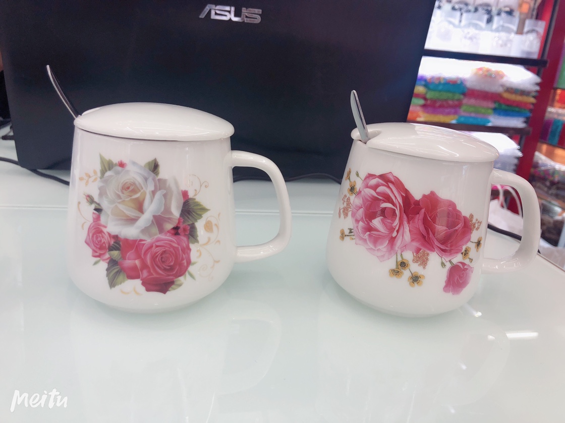 Ceramic cup flowers with spoons thumbnail
