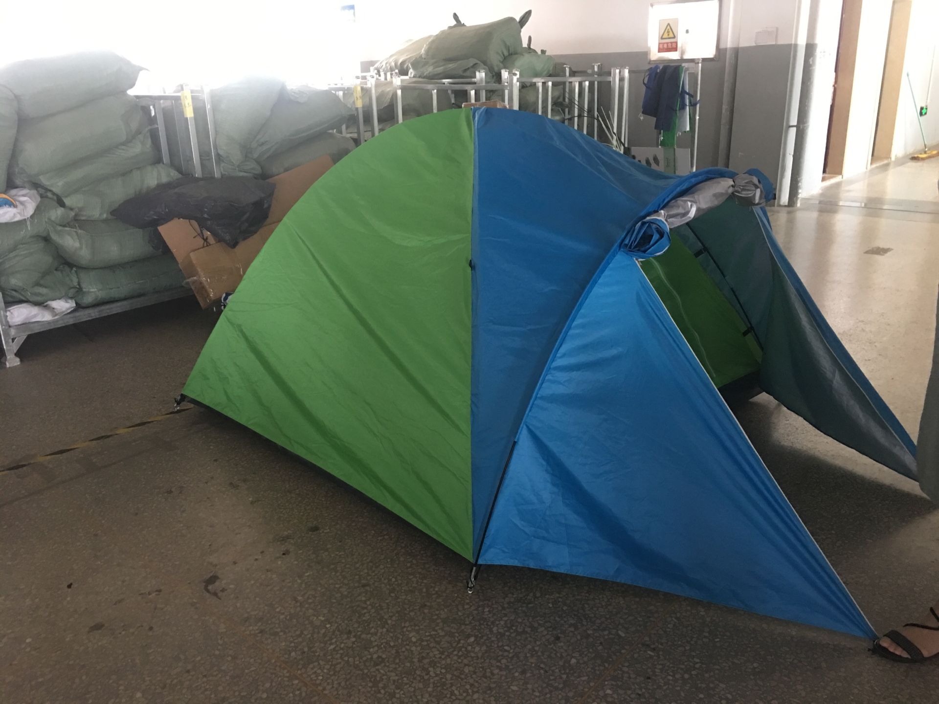 户外一室一厅双层防晒4人搭建帐篷户外野营用品旅游用品产品图