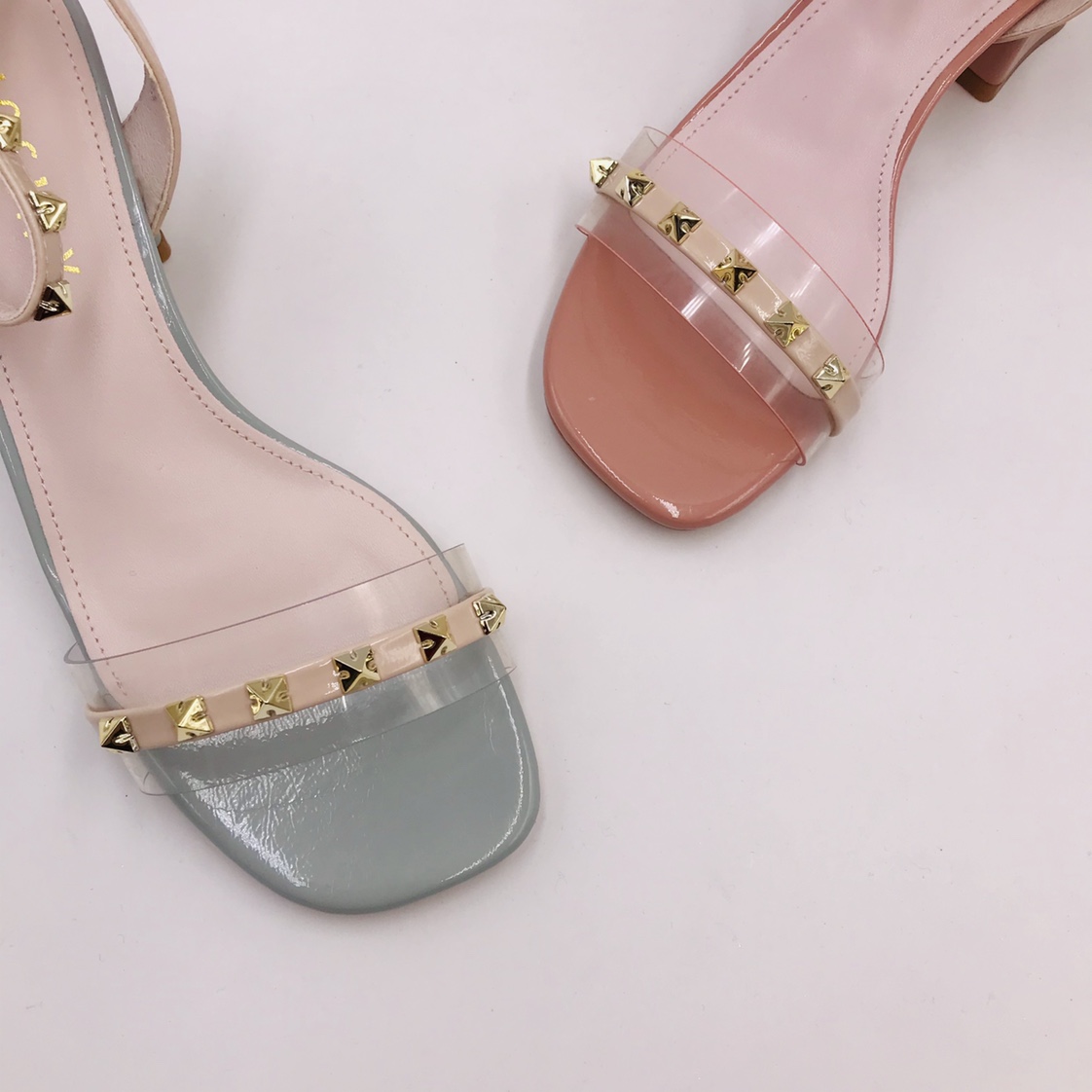 Victory Shoes' new summer sandals for women, featuring open-toe, one-button high heels, thick heels, slimming rivets and fashionable women's shoes Item Picture