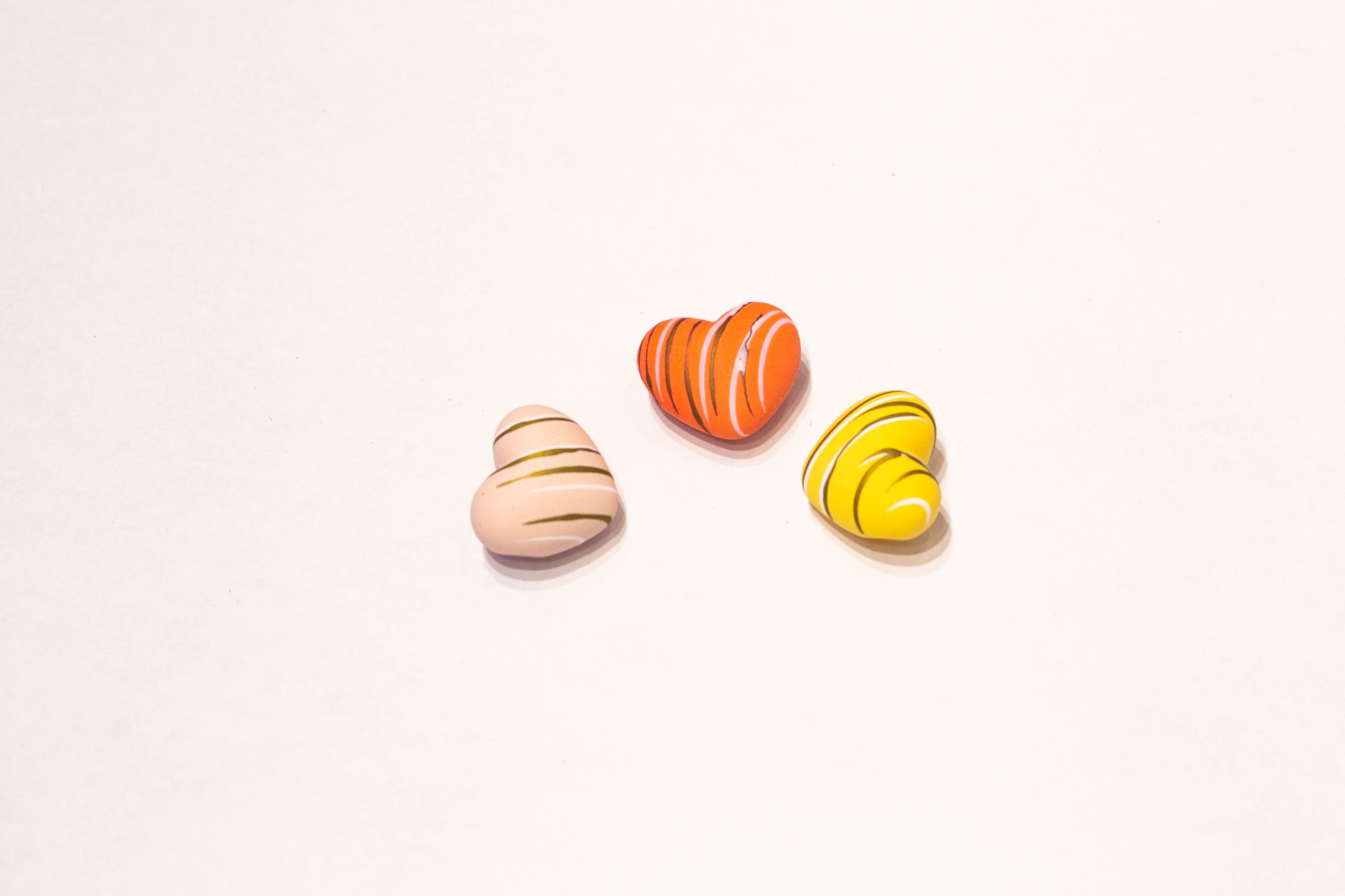 Factory direct sales of rubber painted heart-shaped striped headwear accessories, wholesale of new Korean version striped headband accessories and beads