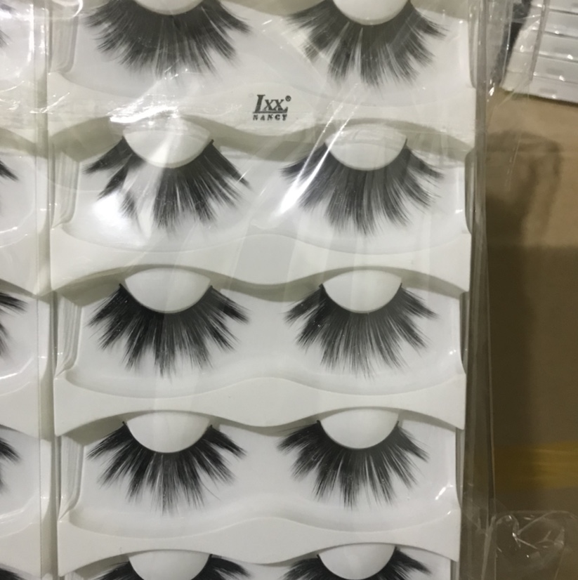 The natural eyelashes of 65 are simulated and curled, with each false eyelash distinct and thick