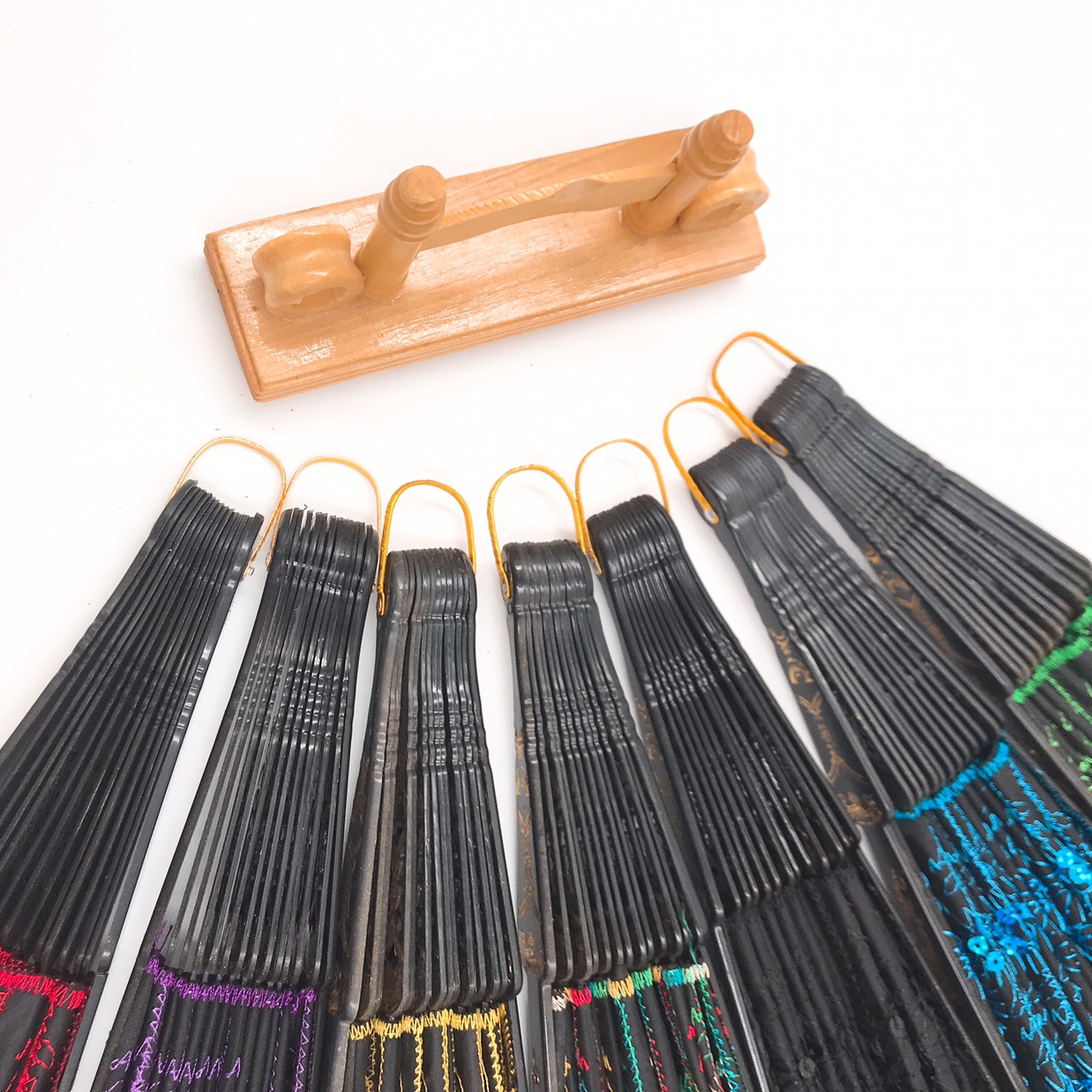 国潮黑杆亮片扇子 绣花扇子 工艺品扇 地摊经济详情图8