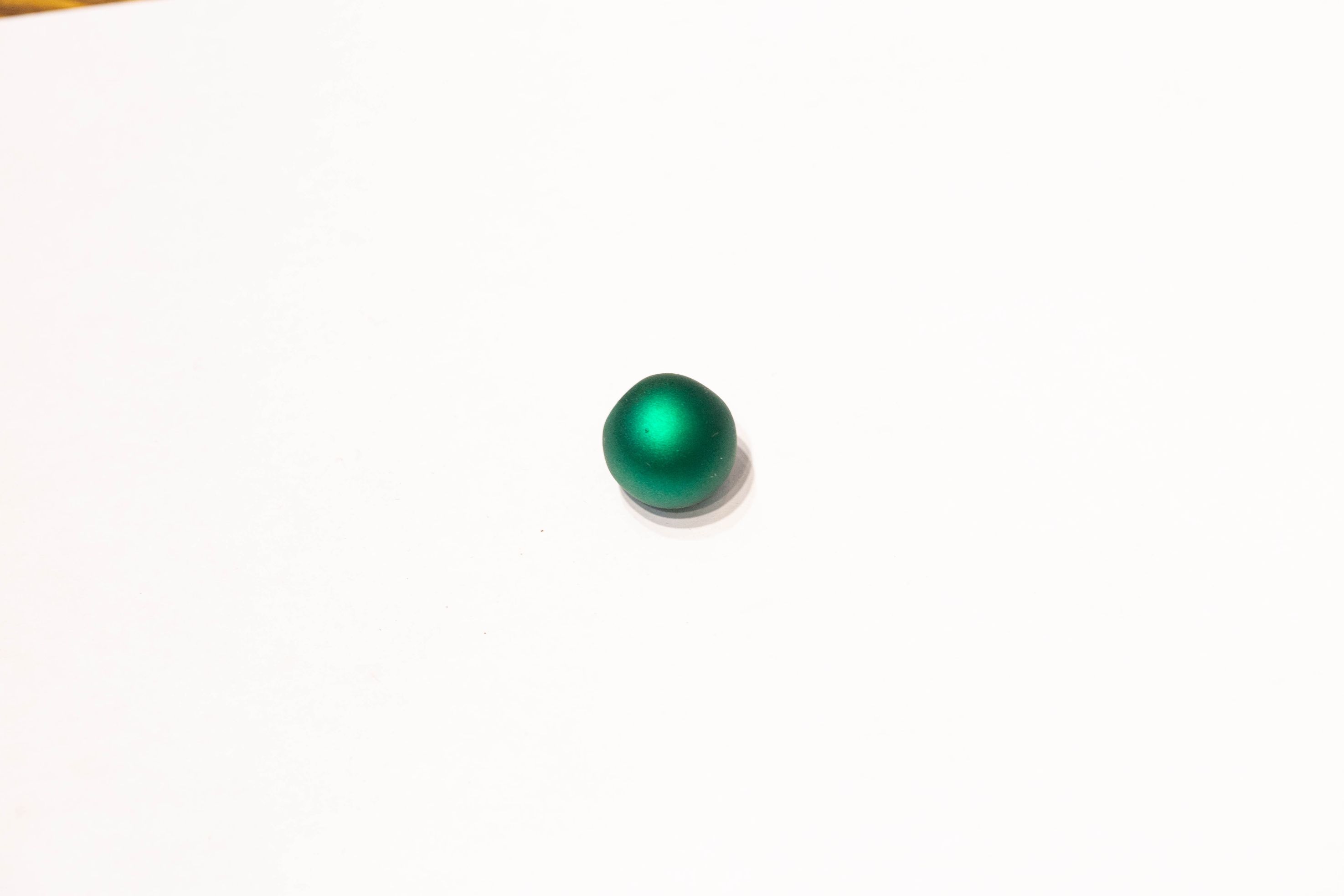 Factory direct sales of rubber painted offset hole round bead headwear accessories, wholesale of new Korean version striped headband accessories beads details Picture