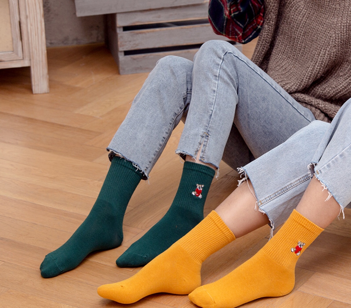MOXIAO's new women's mid-calf socks with bear embroidery details Picture