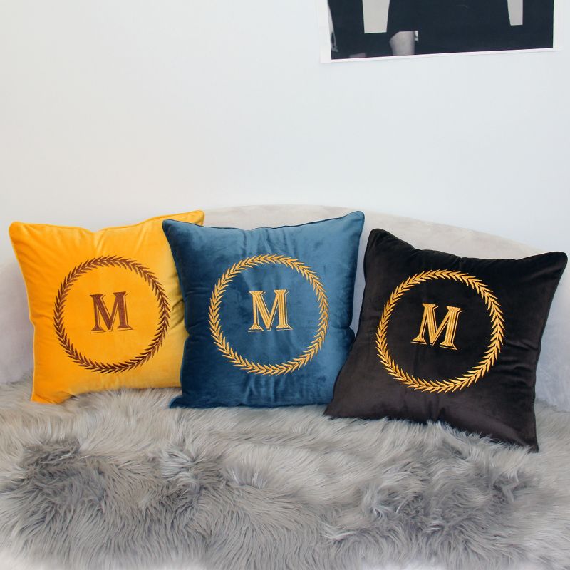 抱枕/抱枕批发/汽车头枕/车载抱枕被/枕芯白底实物图