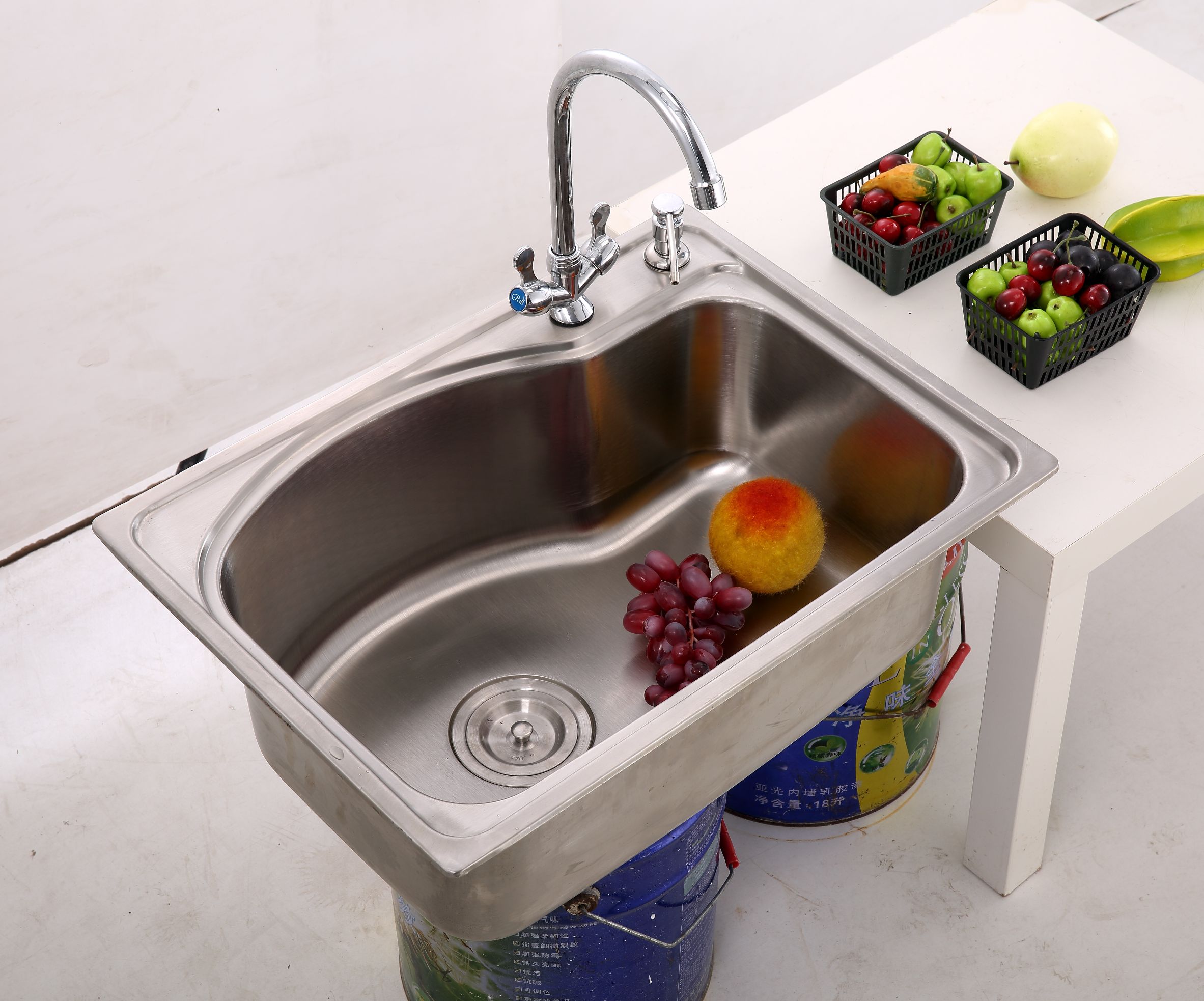 Stainless steel flume bay basin thumbnail