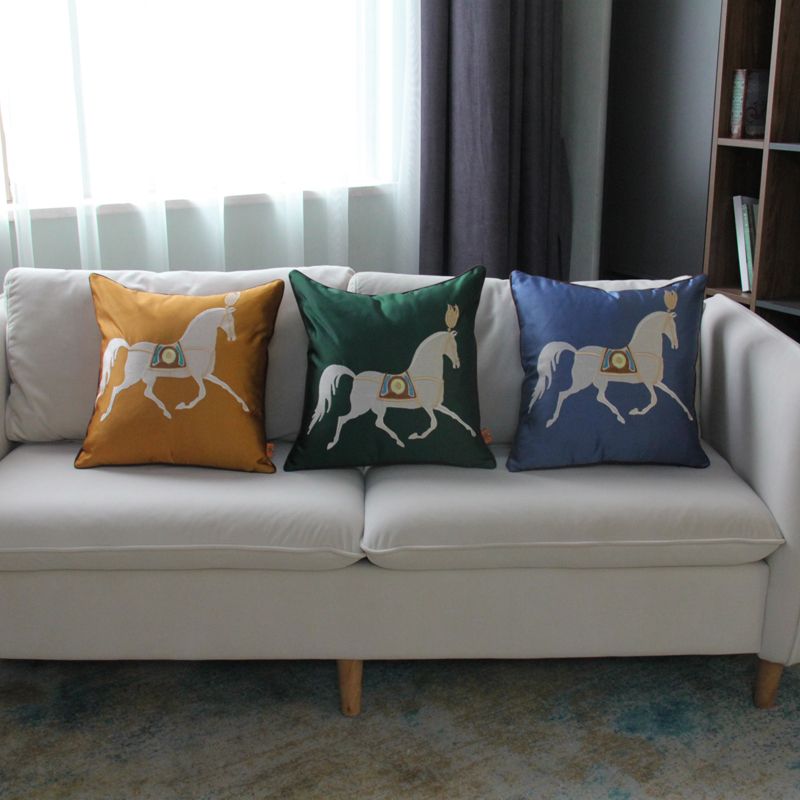 Embroidered sofa cushions, horse cushions, sofa cushions, linen home, living room cushion cover, office Application Scenario
