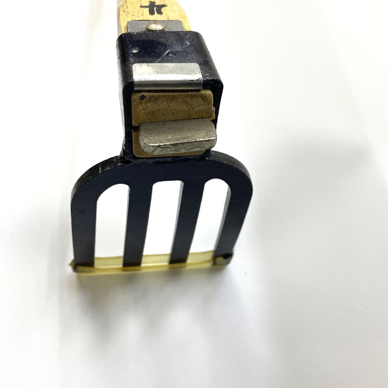 木柄碳钢 农用 四齿耙 种菜 园艺工具  防脱销钉固定 开封处理细节图