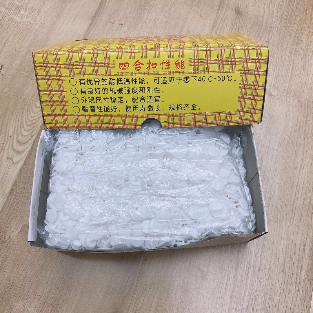 In stock, there are black and white candy color T5 resin four-piece buttons, rain coat buttons, children's clothing snap buttons, file bag hand bowl buttons Specification image