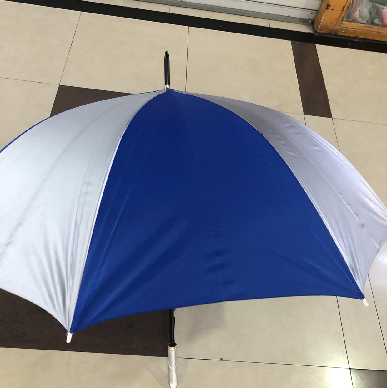 75Cm 8K Double Hand Open Silver Rubber Umbrella details Picture