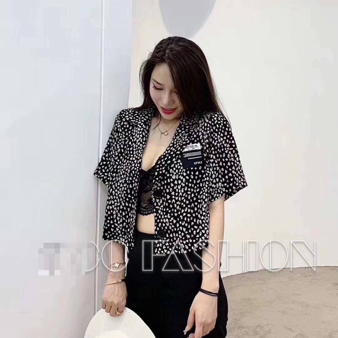 小豹纹时尚英文短袖西装