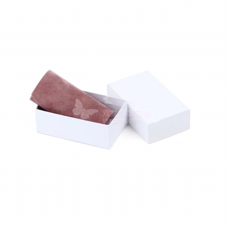 Korean-style jewelry box, high-end pelleted velvet travel portable jewelry storage bag, bracelet, stud and accessory storage box Application Scenario