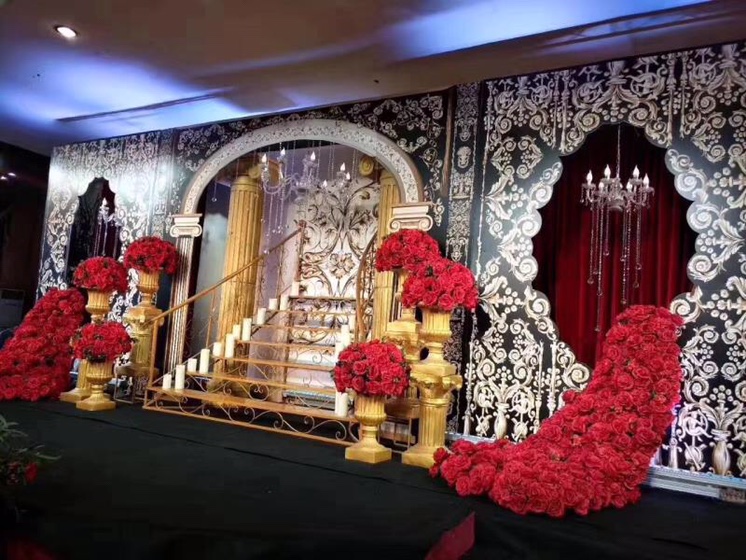 New Love River background wedding props, wedding supplies, aerial pendants, ceiling decorations, crystal hotel ceiling decorations, phoenix tail ladders details Picture