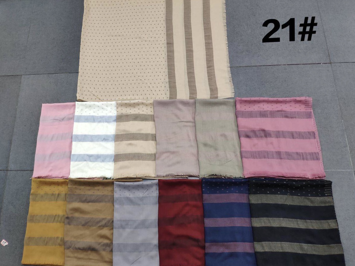 Gold scarf
Jacquard solid color series 21