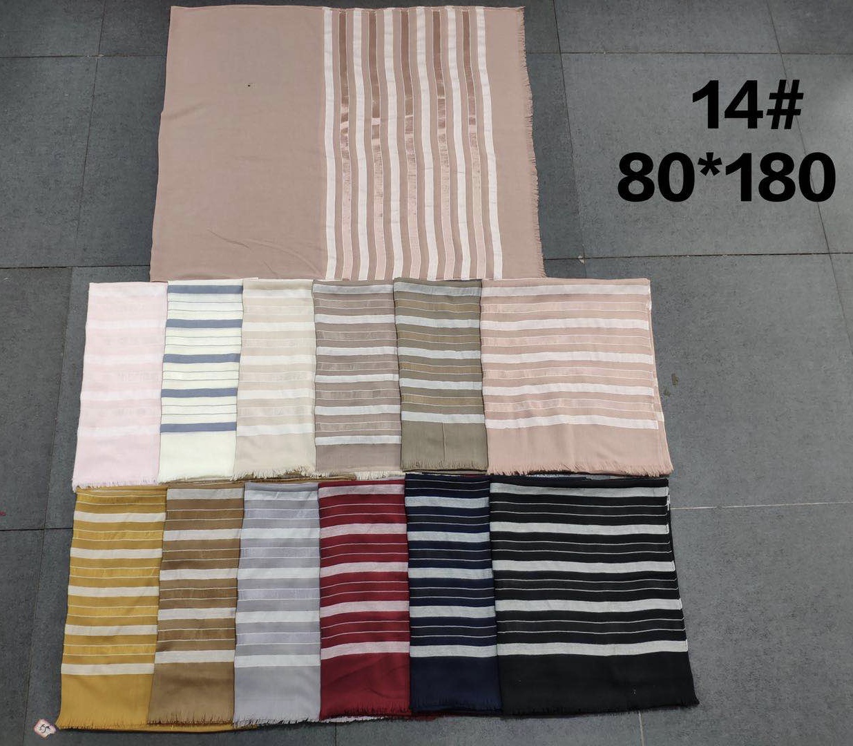 Gold scarf
Jacquard solid colour series xiv