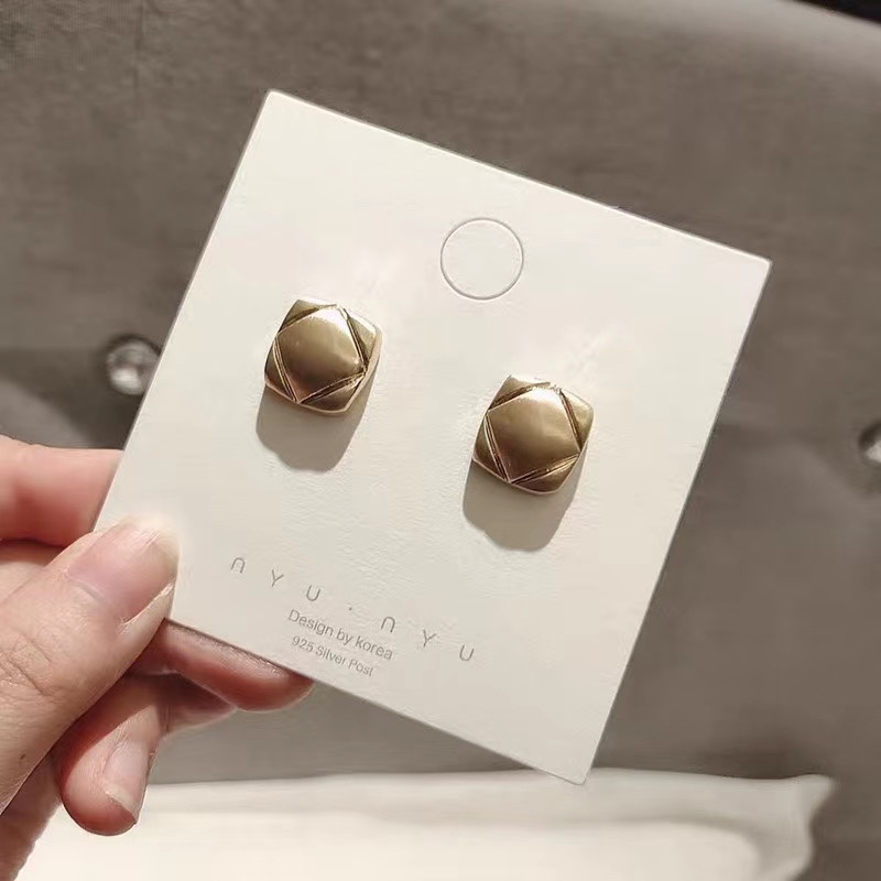 Korean gold textured, simple and fashionable, anti-allergy ear studs