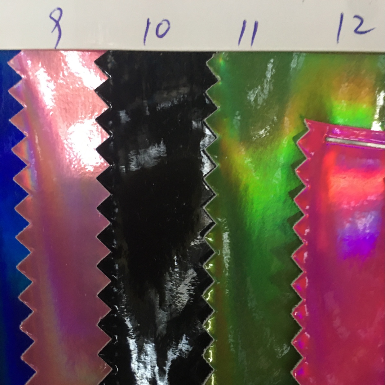 Hot-selling new PU laser-colored leather is in large stock for high, medium and low-end luggage, sofa, shoe materials and fabrics Application Scenario