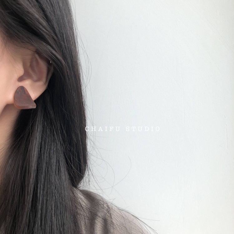 Korean simple resin matte material retro and playful stud earrings Item Picture