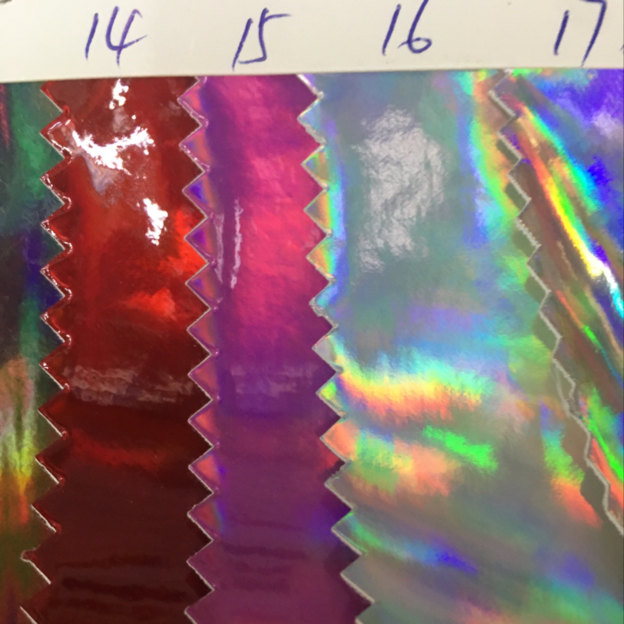 Hot-selling new PU laser-colored leather is in large stock for high, medium and low-end luggage, sofa, shoe materials and fabrics Item Picture