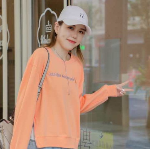Long sleeves for leisure sports with round neck thumbnail