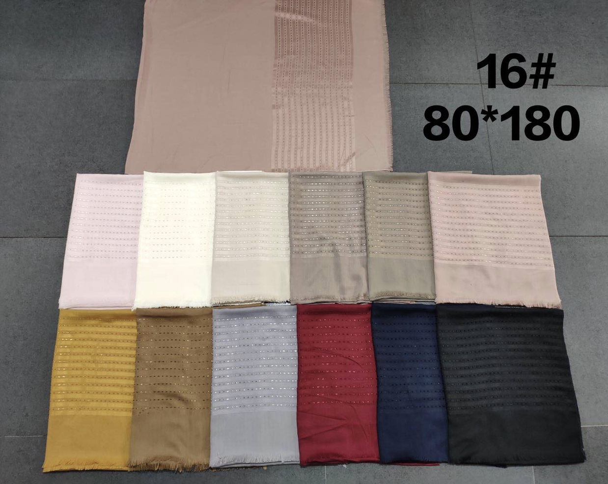 Gold scarf
Jacquard solid colour Series XVI