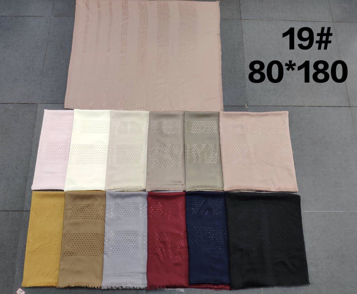 Gold scarf
Jacquard solid colour series 19