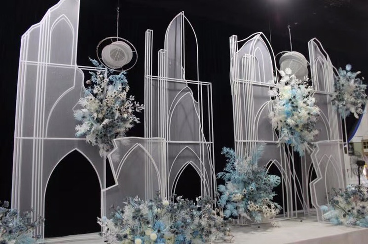 New Love River background wedding props, wedding supplies, aerial pendants, ceiling decorations, crystal hotel ceiling decorations, water droplets details Picture