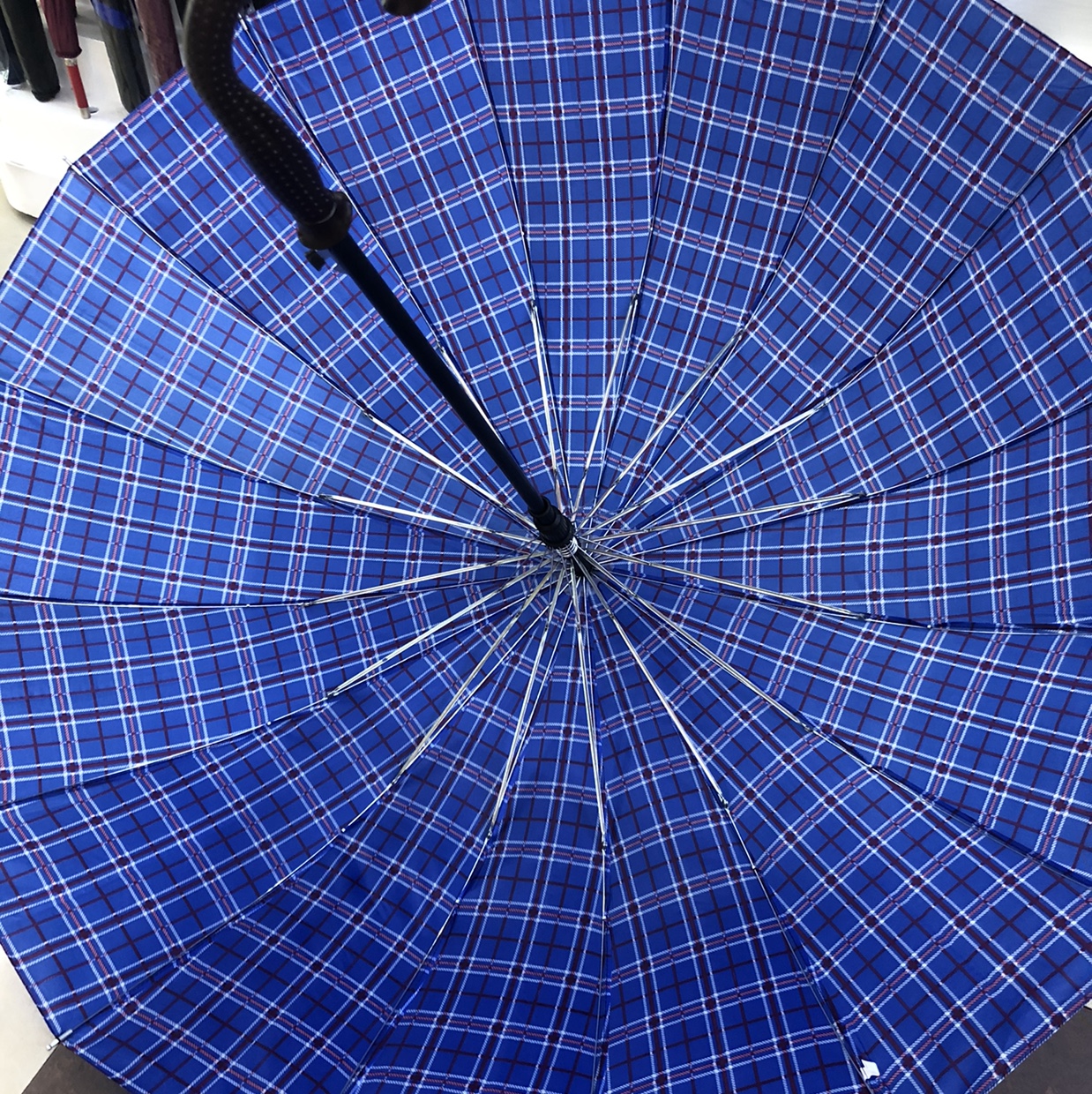 Sunshade, Rain And Uv Protection Three Folding Long Handle Lattice Umbrella Application Scenario