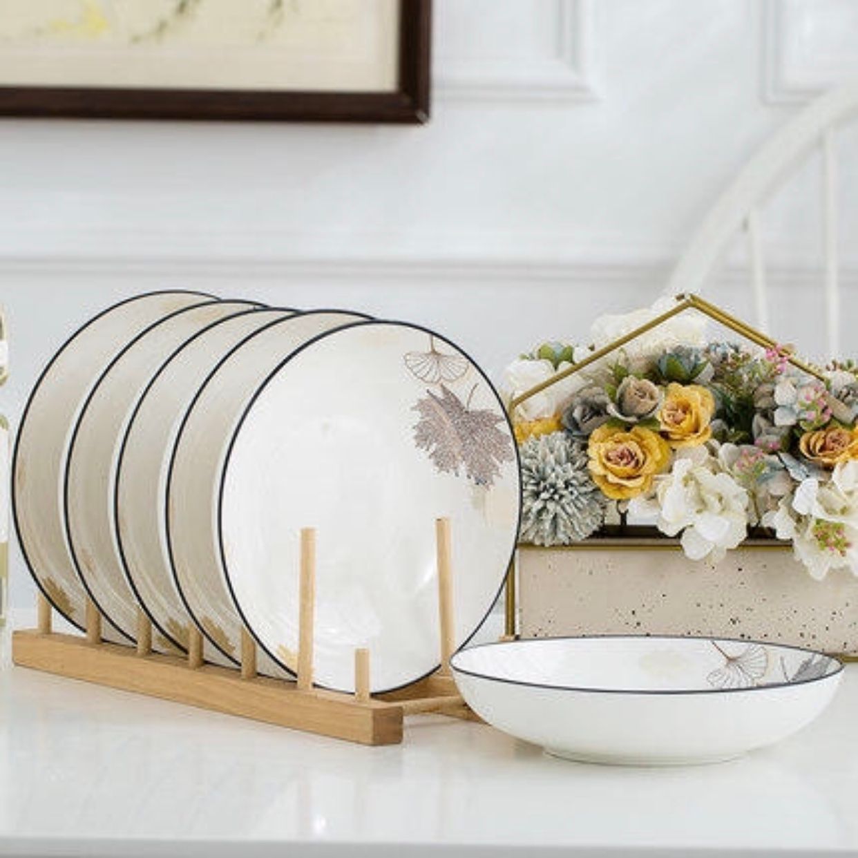 The ceramic tableware, ceramic plates and bowls series are filled with the fragrance of golden leaves Specification image
