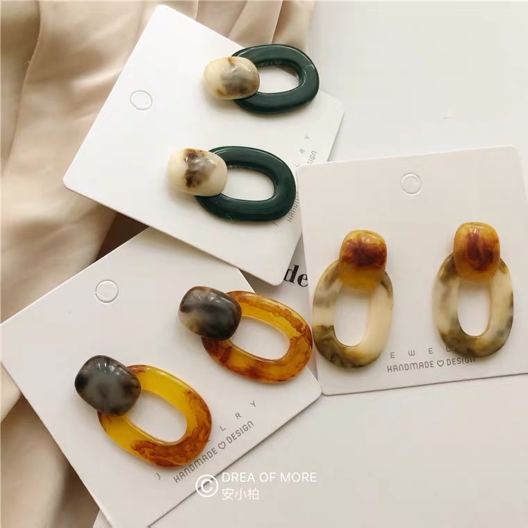 French retro, simple and versatile, cold style acrylic chic women's silver needle earrings and stud earrings from Dongdaemun, South Korea