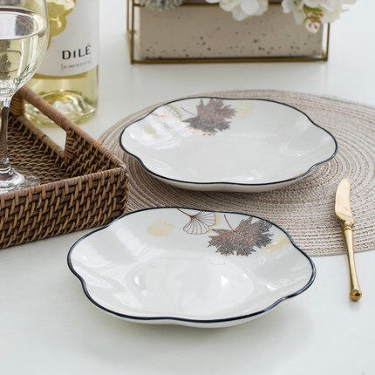 The ceramic tableware, ceramic plates and bowls series are filled with the fragrance of golden leaves details Picture