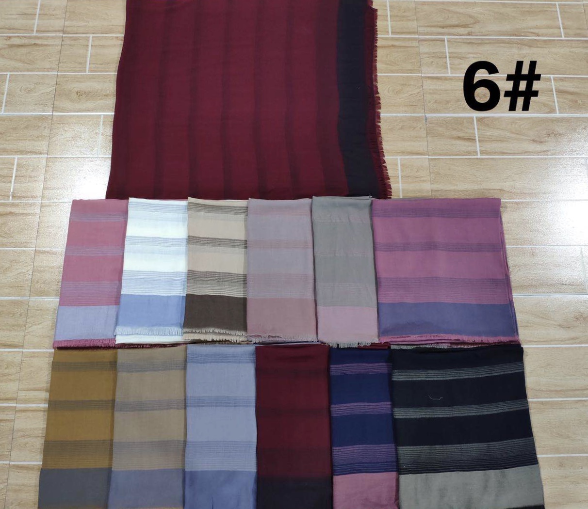 Gold scarf
Jacquard solid color series 6