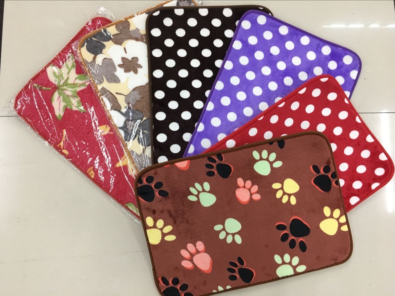 New best-selling coral fleece toilet two-piece set, coral fleece floor mat, flannel floor mat, anti-slip floor mat, combination floor mat Item Picture