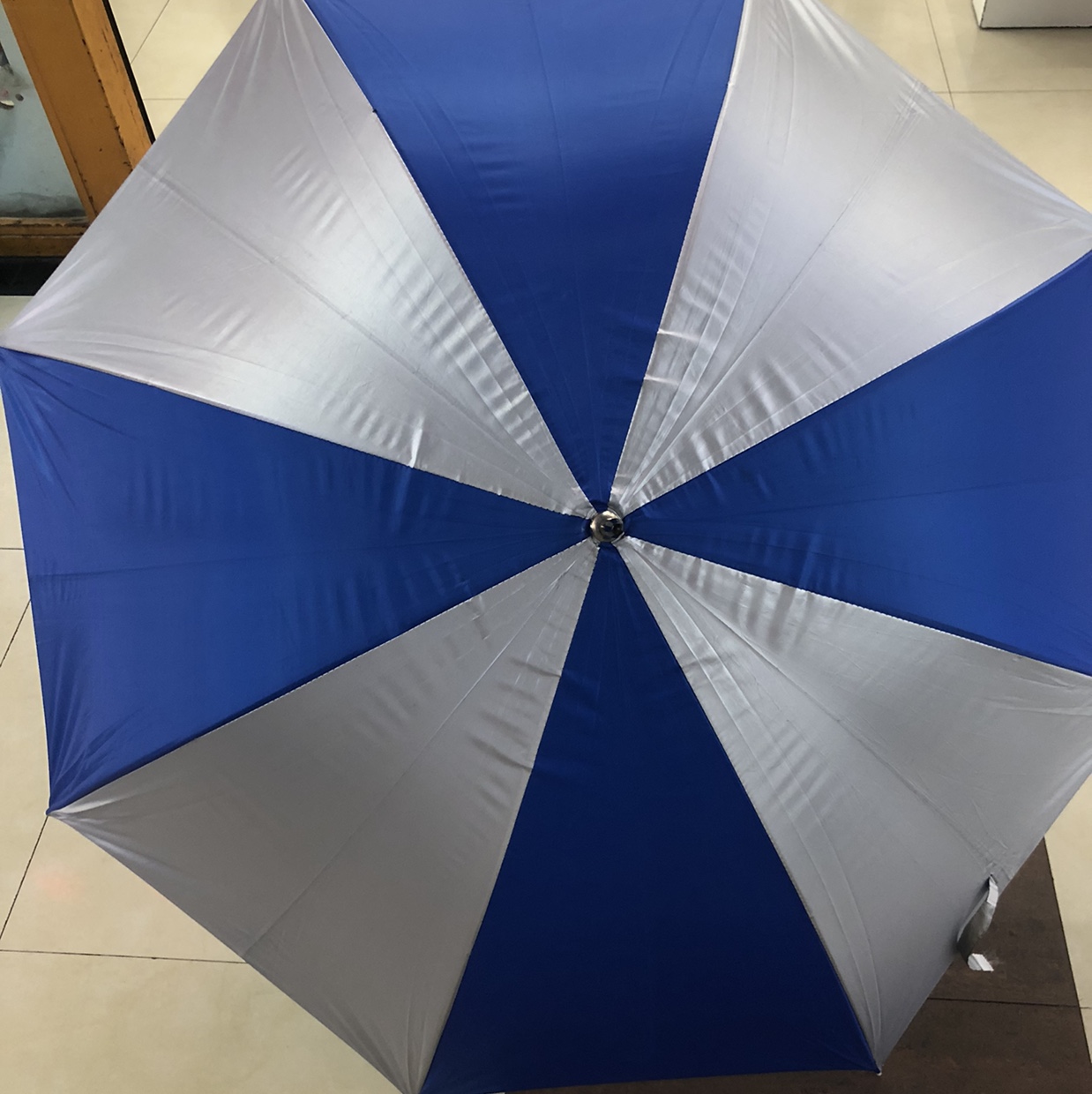 75Cm 8K Double Hand Open Silver Rubber Umbrella
