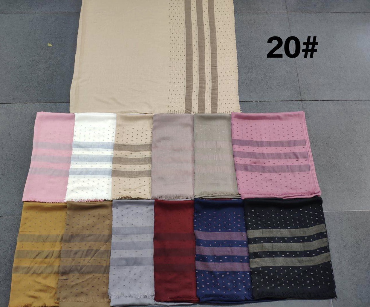 Gold scarf
Jacquard solid colour series 20