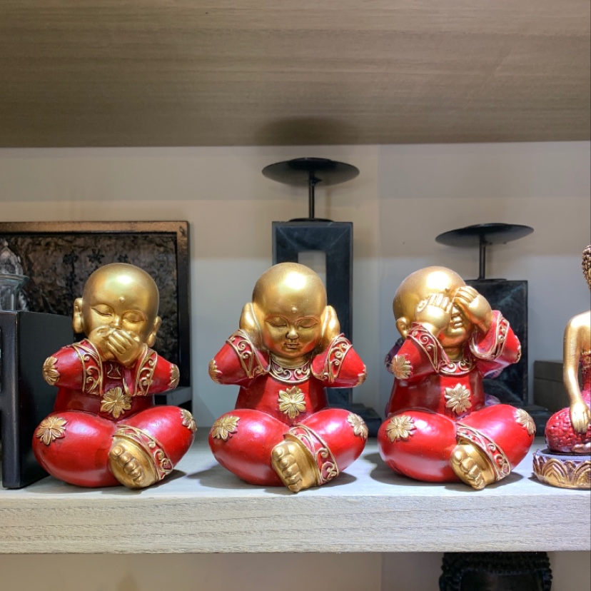 Antique bright red and gold little Novice Monk set home decoration, handicraft, Buddha statue decoration, table decoration details Picture