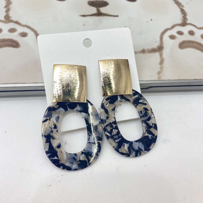 Metal marble-patterned resin color-blocking stud earrings, exaggerated large earrings, trendy and exquisite earrings for women details Picture