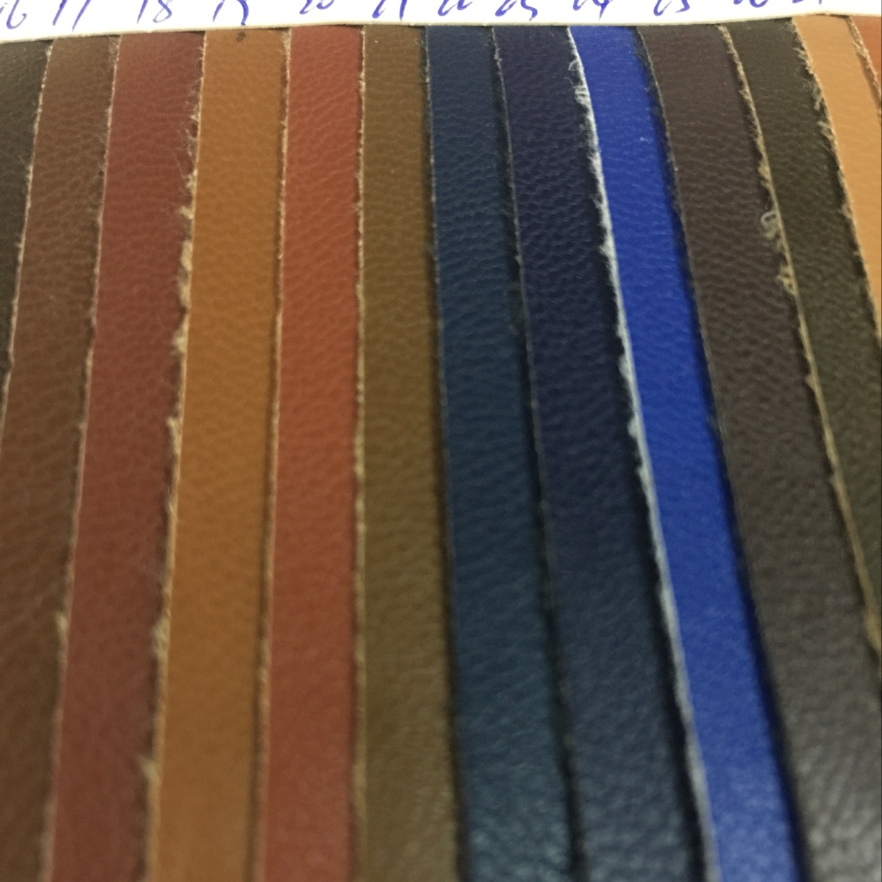 Hot-selling new stretch clothing leather in large stock, high, medium and low-end bags, sofas, shoe materials and fabrics Item Picture