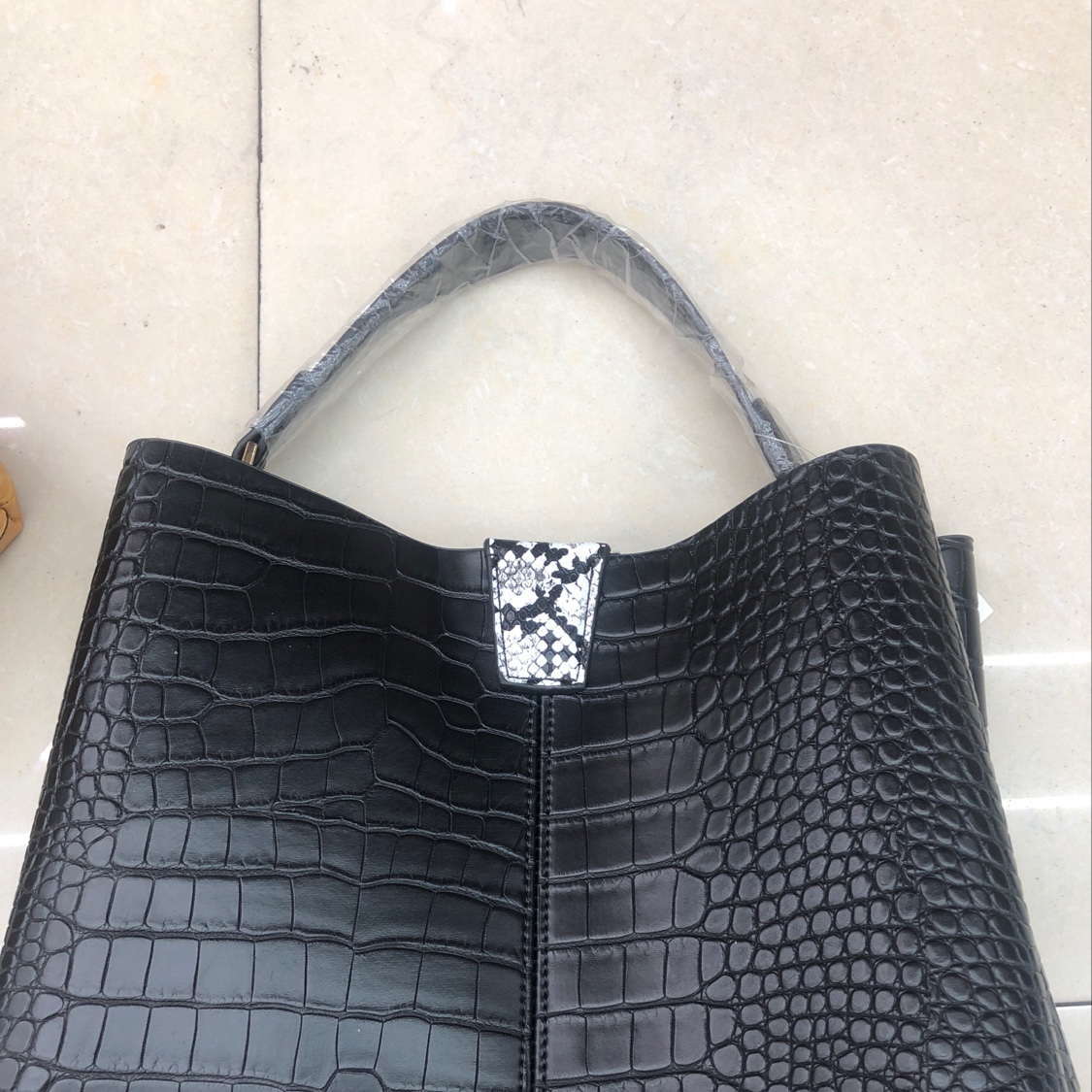 女式包，单肩包，斜挎包，石头纹包白底实物图