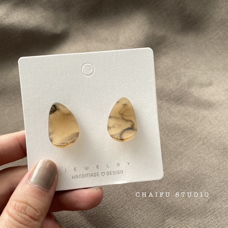 Korean simple resin matte material retro and playful stud earrings Specification image