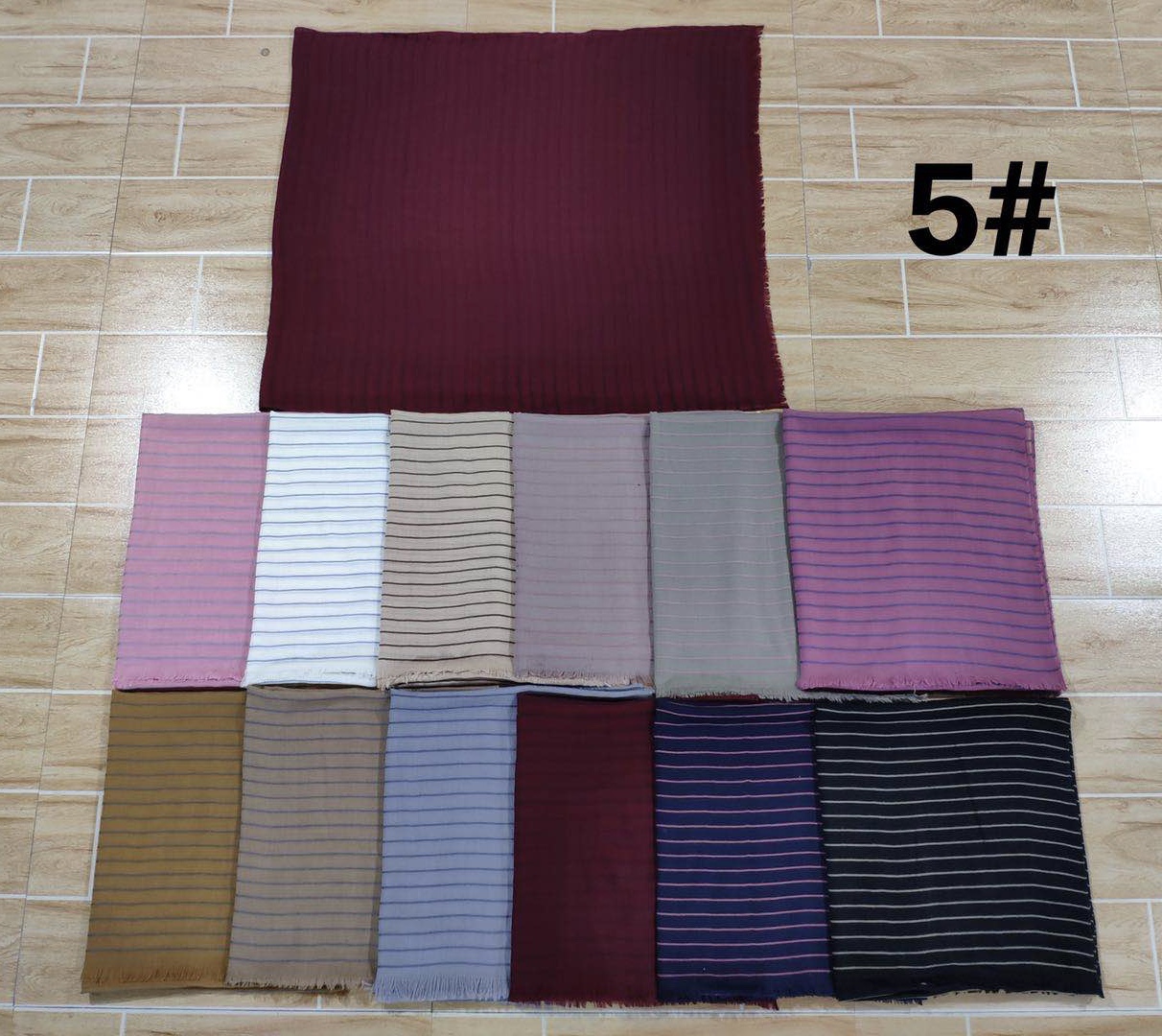 Gold scarf
Jacquard solid colour series 5