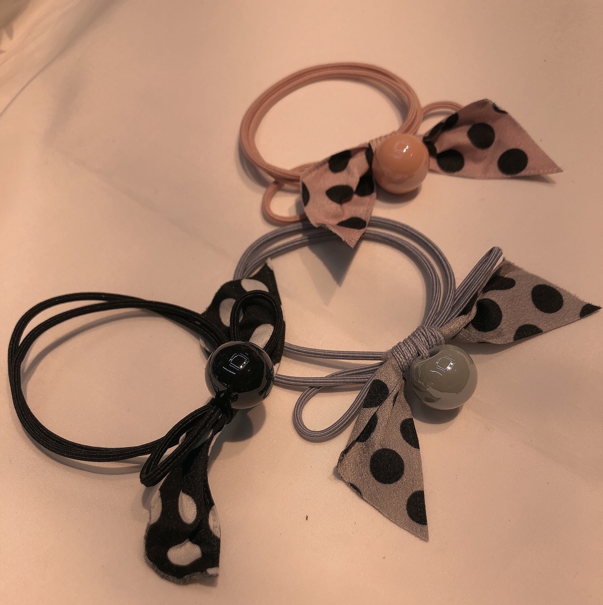 100 hand-tied hair ties with polka dot ribbons, bows and rubber bands in mixed colors for wholesale