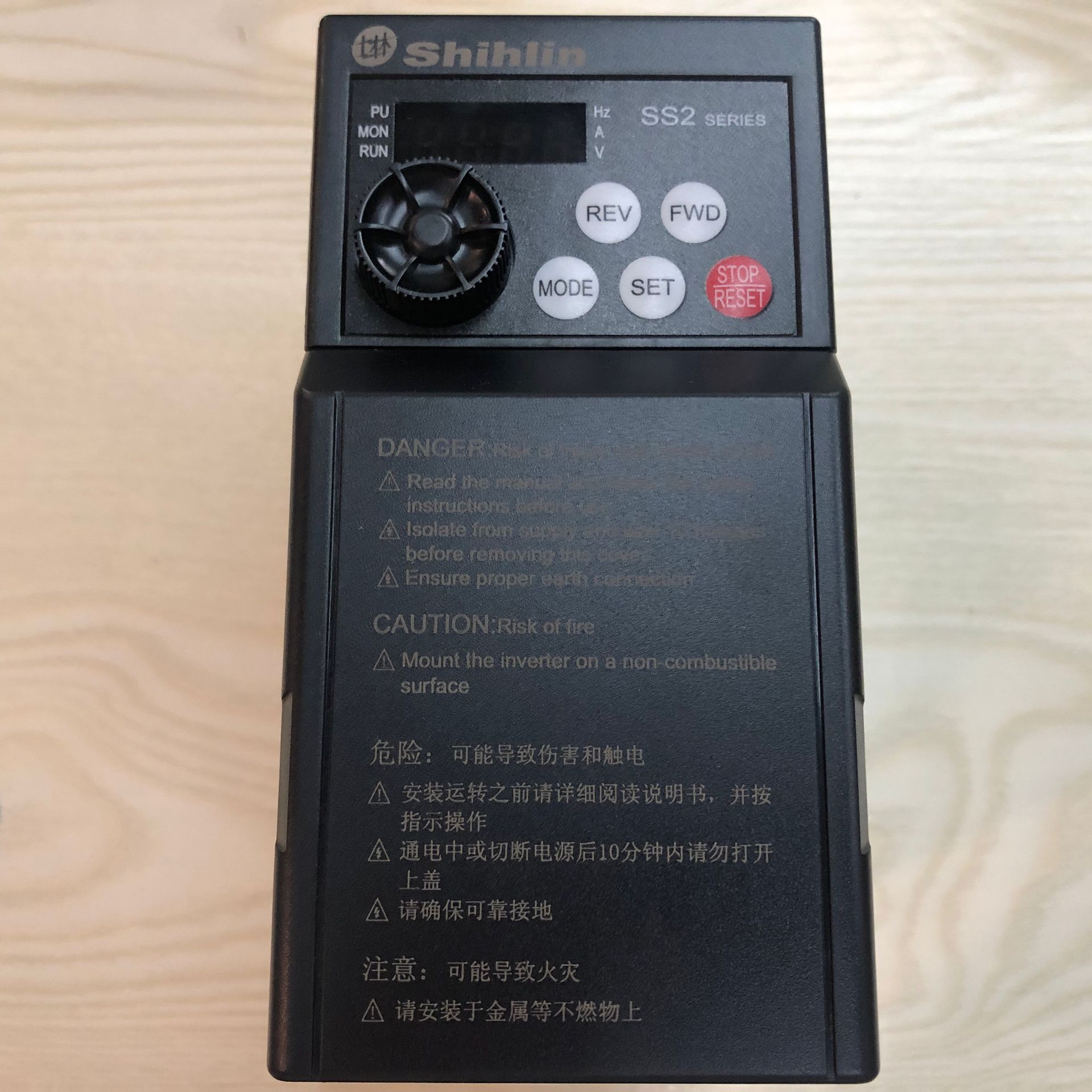 士林电机变频器SS系列变频器SPWM控制V/F控制变频器产品图