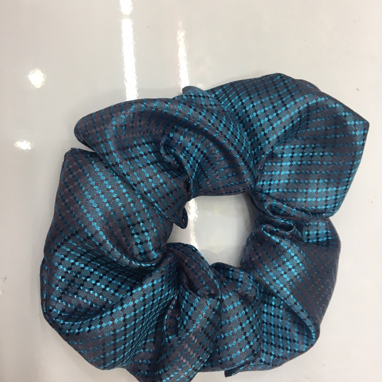 FL0001 Solid color bright silk retro large Intestine circle BM French large Intestine circle woolen large intestine hair circle Retro simple versatile fabric hair rope Fat intestine hair rope Internet celebrity hair accessory Specification image