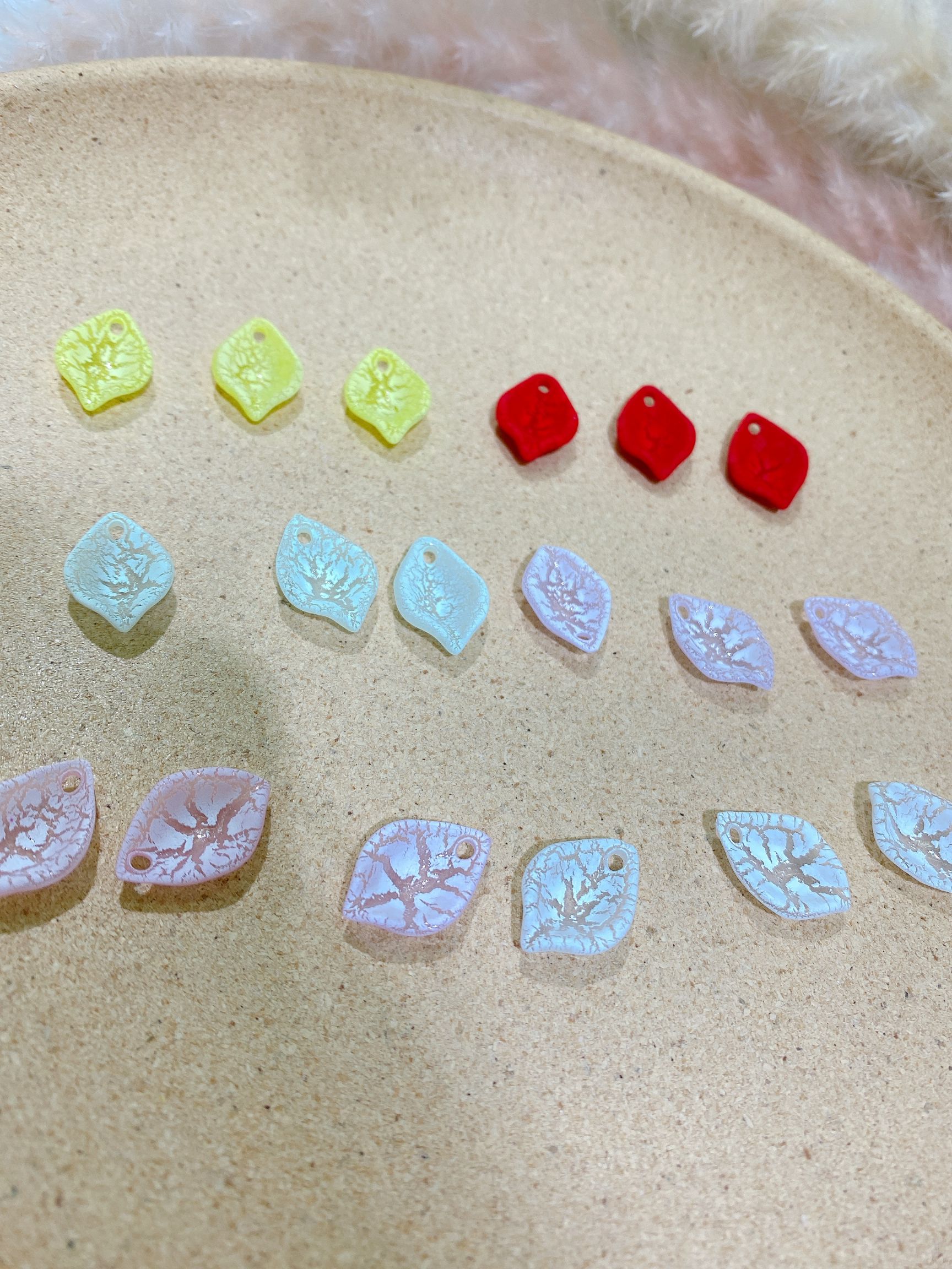 亚克力花绘效果 掉孔 小叶片 手工串珠DIY耳钉 仿真花 饰品配件